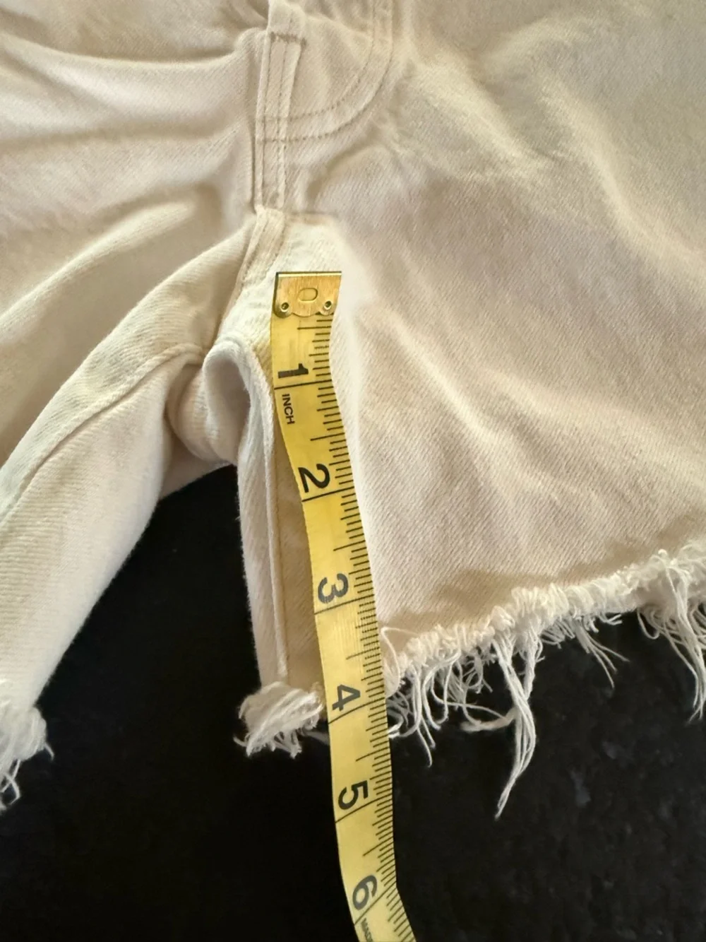 Agolde women’s white denim shorts, size 31 - Picture 3 of 8